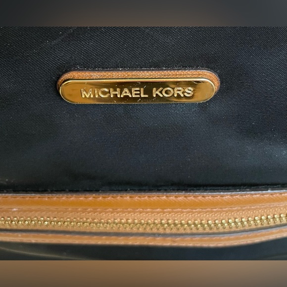 MICHAEL KORS Saffiano Leather Trimmed Nylon Large Shoulder Bag Black Tan - Picture 3 of 15